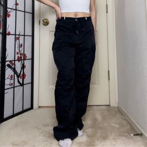 Black High-Waisted Loosefit Cargo Parachute Pants | Lewkin